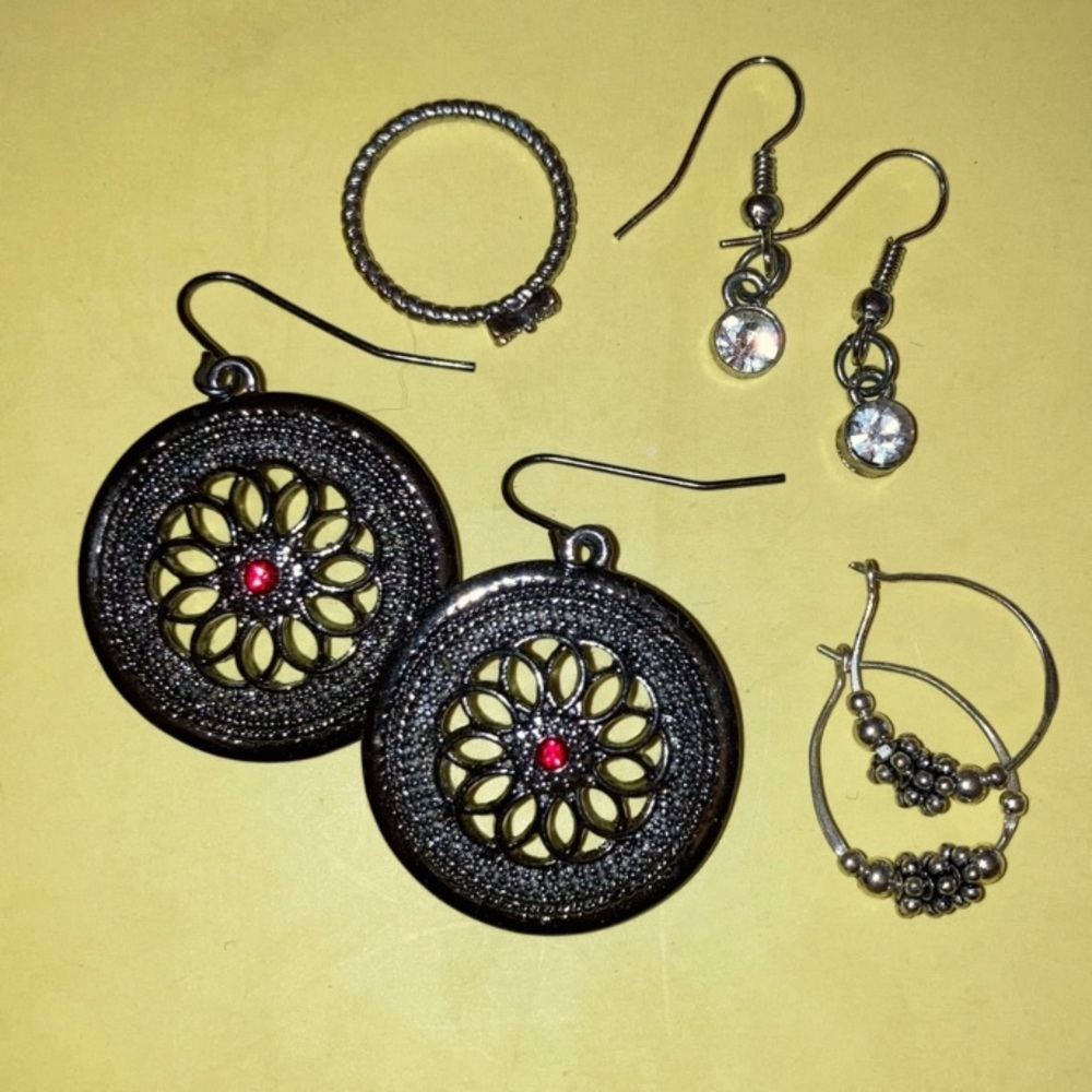 Jewelry Lot - Picture 2 of 2
